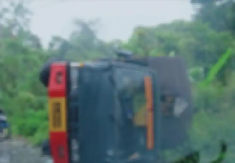 Pengemudi Mabuk, Mobil Avanza Tabrak Truk Brimob di Irian Jaya, 1 Orang Meninggal Dunia, 8 Luka-luka