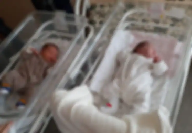 Langka, Dua Bayi Kembar Lahir dengan Jarak 11 Minggu, Sang Ibu: Putraku Tak Terburu-buru Keluar Ke Dunia