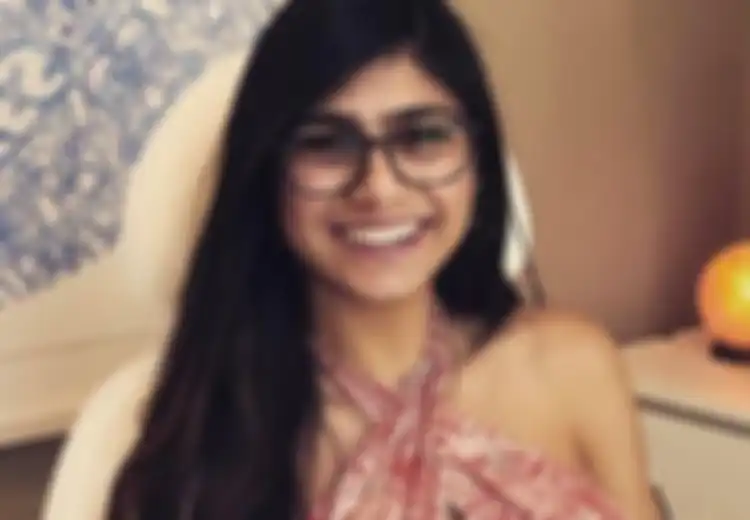 Pengakuan Mengejutkan Mia Khalifa, Ini Kisah Sebenarnya di Balik Film Dewasanya Mengenakan Hijab