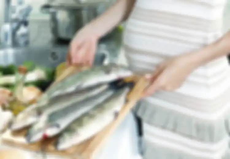 Aman atau Tidakkah Makan Ikan Selama Kehamilan Termasuk Ikan Kalengan? Ini Jawabannya!