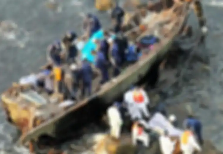 Kisah Sebuah Kapal Tak Berawak Tiba-tiba Berlabuh, Saat Dilihat Bagian Dalamnya, Isinya 'Mengerikan'
