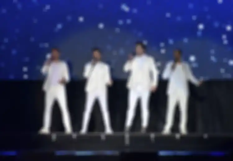 Kemeriahan Konser Westlife di Sam Poo Kong Semarang, Ajak Penonton ke Panggung hingga Sisipkan Lagu Queen