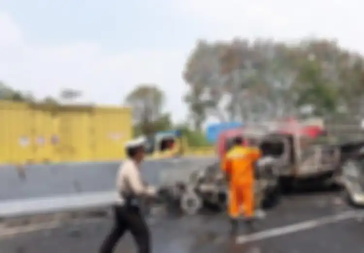Pengakuan Korban Selamat dari Kecelakaan Maut Cipularang, 'Bau Menyengat Keluar dari Truk Pertama'