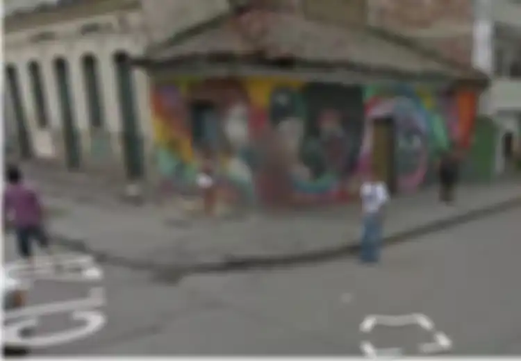 Orang-orang di Pojokan Jalan Ini Dikaburkan Google Maps, Rupanya Inilah Gambar di Baliknya