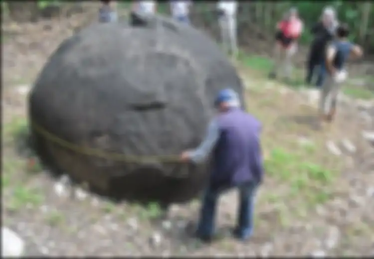Ada yang Seberat 16 Ton, 300 Batu Bulat Kuno Raksasa yang Ditemukan di Perkebunan Pisang Menyimpan Misteri, Apa Fungsinya?