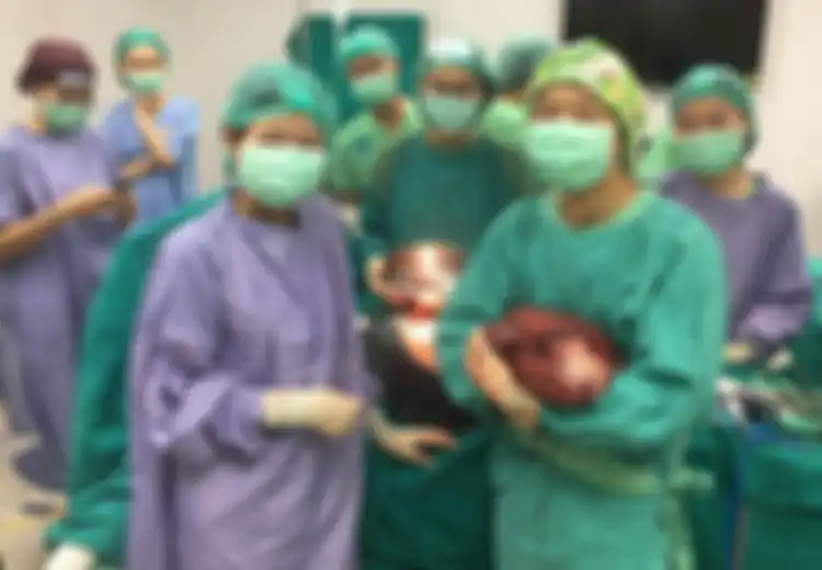 Pria 52 Tahun Mengeluh Sakit Perut yang Sangat Mencekam, Dokter Temukan Tumor yang Sangat Besar dan Merasa 'Senang'