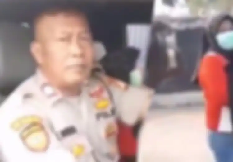 Kisah Pilu Seorang Wanita, Gendong Jenazah Bayinya dari Pukesmas menuju Rumah Duka, Polisi Lakukan Ini Setelah Mengetahuinya