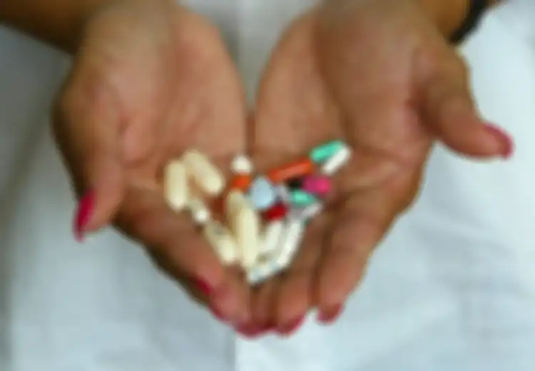 Alami Penyakit Refluks Gastroesofagus, Bolehkah Minum Obat Tiap Hari Selama Puasa?