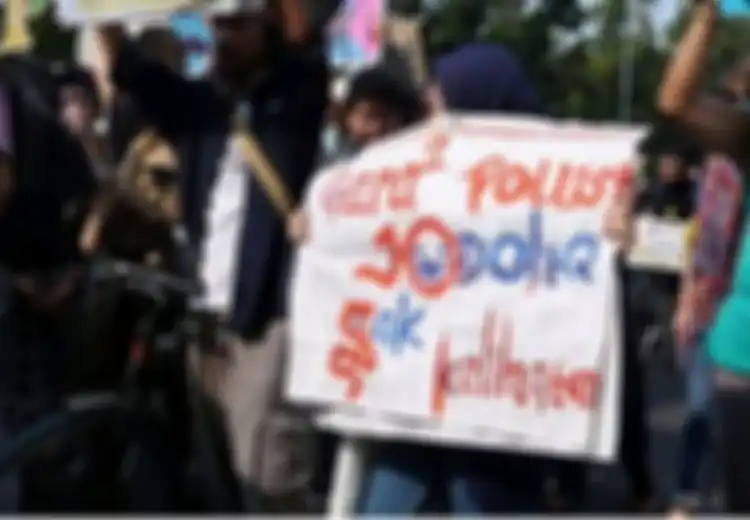 Kocak! 10 Poster Kreatif saat Demonstrasi Mahasiswa yang Bikin 'Baper', 'Gara-gara Polusi Jodohku Enggak Kelihatan'