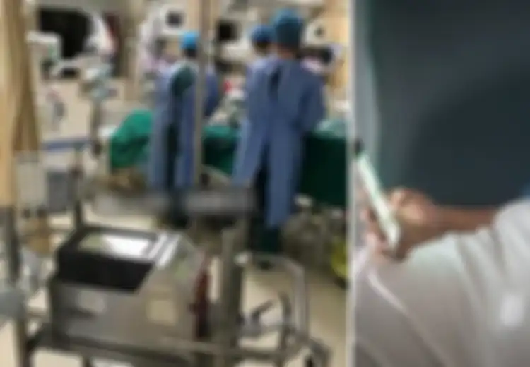 Keseringan Tiduran Sambil Main Ponsel, Jantung Pria Ini Tiba-tiba Nyaris Berhenti dan Beginilah Akhirnya
