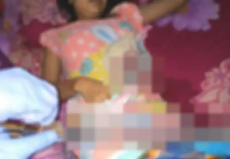 Ditinggal Beli Obat Sebentar, Saat Pulang Pria Ini Syok Istrinya Bersimbah Darah dengan Pisau Tertancap di Perut Sampai Menembus Kasur