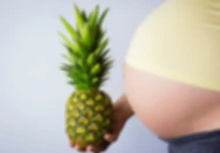Dipercaya Bisa Gugurkan Kandungnya, Ternyata Inilah yang Terjadi Jika Wanita Hamil Makan Buah Nanas atau Durian