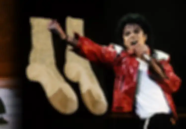Bertatahkan Kristal, Seperti Ini Penampakan Kaus Kaki Michael Jackson yang Dilelang