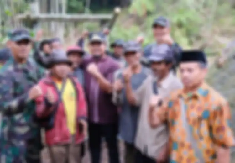 Selama 10 Tahun, Samsul Seorang Diri Membuat Jalan Hanya Menggunakan Linggis, Niat Mulia Pria Ini Diapresiasi Wagub Sulsel