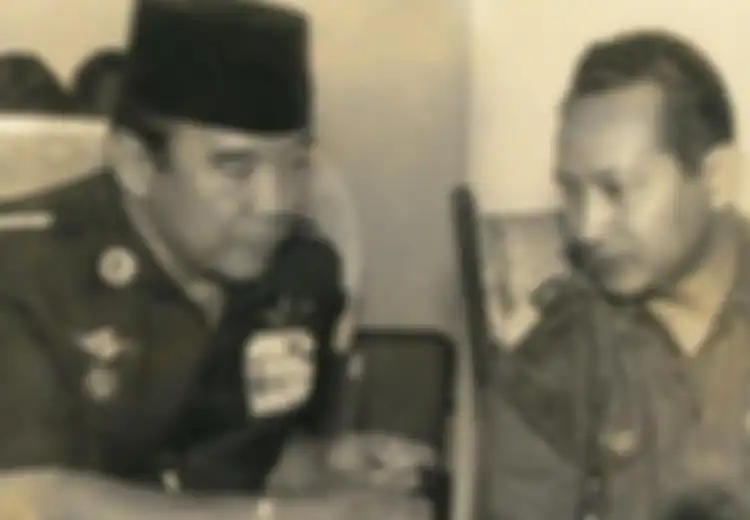 Hanya Terbungkus Koran, Inilah Benda yang Dibawa Soekarno Saat Lengser dan Meninggalkan Istana, Sampai Digenggam Erat olehnya, Apa Isinya?