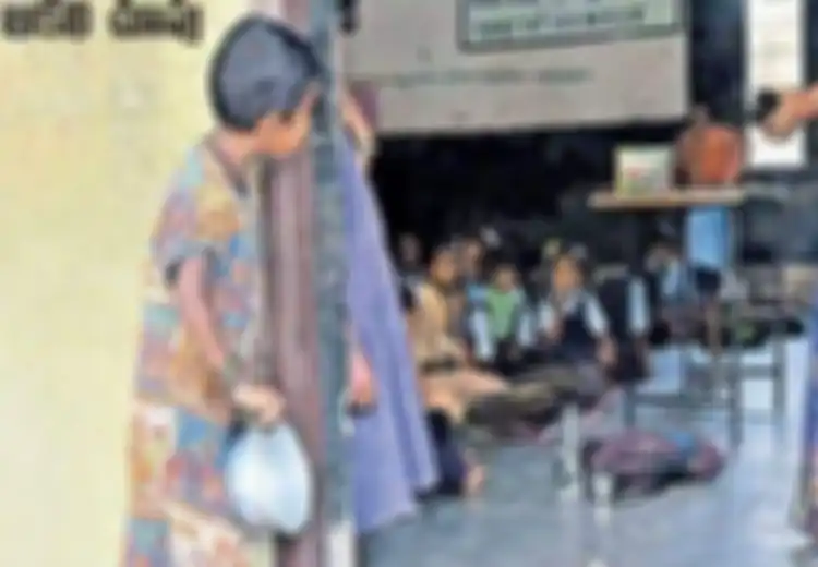 Foto Bocah Mengintip ke Kelas Viral dan Membuatnya Bisa Sekolah, Orangtua: Kami Bekerja Keras Untuknya, Tapi Dia Digambarkan Anak Yatim yang Kelaparan