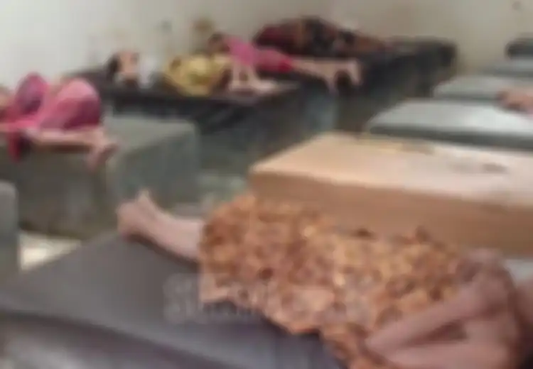 Viral Foto Puluhan Lansia Tidur di Ranjang Semen di Ponorogo, Ada 19 Tempat Tidur Beton atau Semen Berlapis Spon, Begini Penjelasan Pengelola Panti