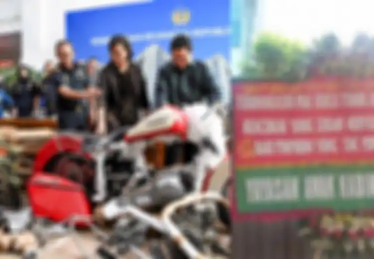 Pimpinannya Dipecat, Karyawan Garuda Indonesia Ramai-ramai Kirim Karangan Bunga untuk Erick Thohir, Ari Askhara Disebut Direktur Kaleng-kaleng!