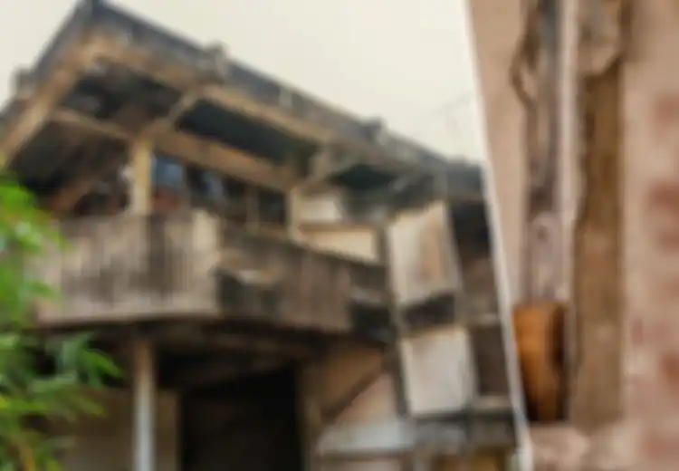 Sekarang Jadi Sarang Ular dan Transaksi Narkoba, Fotografer Temukan Pesan Tercetak di Dinding Rumah Seram Tempat Pembunuhan Brutal yang Kini Terbengkalai