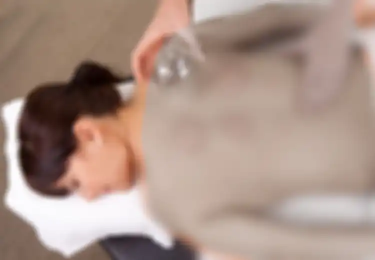 Tak Sengaja Ketiduran Selama Terapi Bekam, Saat Bangun Wanita Ini Kaget Bentuk Tubuhnya Sudah 'Tak Karuan'
