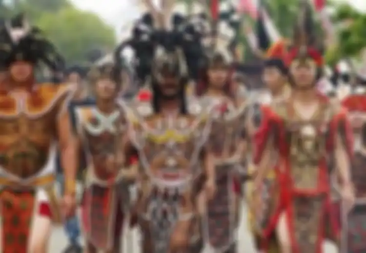 Kehadirannya Jadi yang Pertama Masuki Bumi Borneo, Wanita Eropa Ini Terkesima Melihat Pemburu Kepala Manusia, Suku Dayak dengan Perhiasan Kalung dari Gigi Manusia