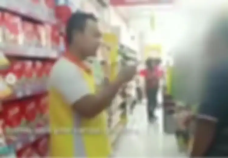 Pria Ini Kepergok Mencuri Susu di Minimarket, Tapi Polisi yang Menangkapnya Justru Terenyuh dengan Kisahnya dan Malah Memberinya Hadiah, Ganjar Pranowo Sampai Turun Tangan