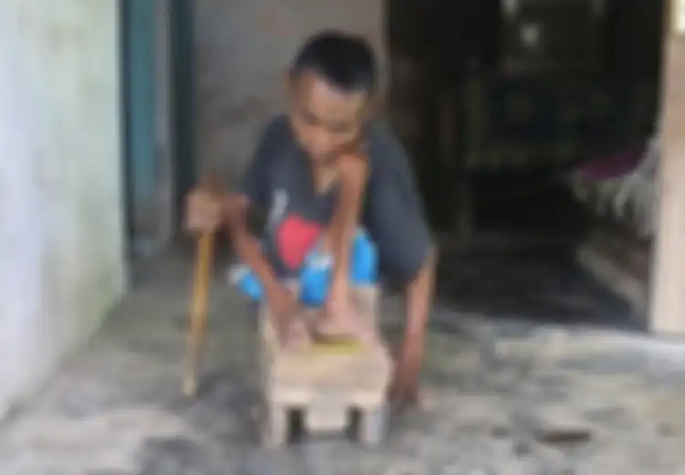 Kisah Turiyan, Hidup Mandiri Meski  Alami Lumpuh 47 Tahun Bermula Saat Kelas 2 SD, Gunakan Mobil-mobilan Pengganti Kursi Roda: 'Ini Saya Buat Sendiri'
