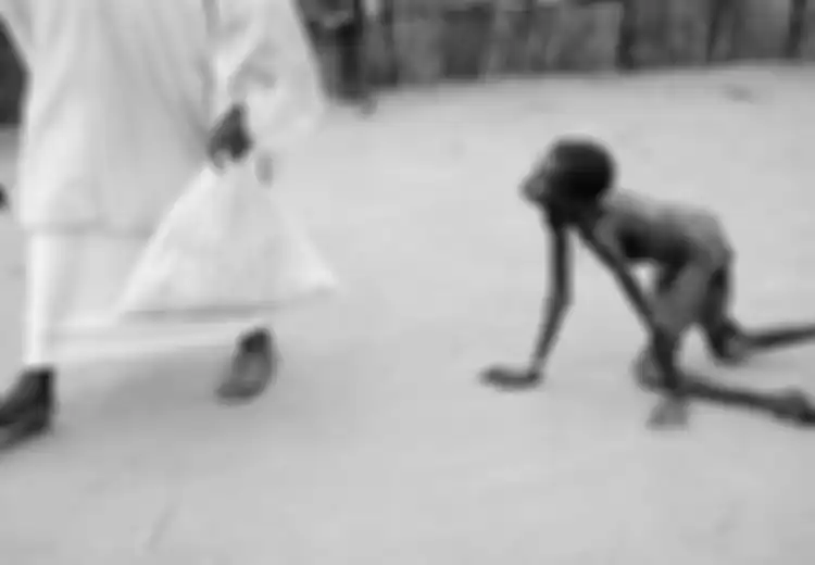 Memilukan, Foto Ini Ungkap Saat Pria Dewasa yang Sehat Mencuri Jagung dari Seorang Anak yang Kelaparan, Begini Kisah di Baliknya