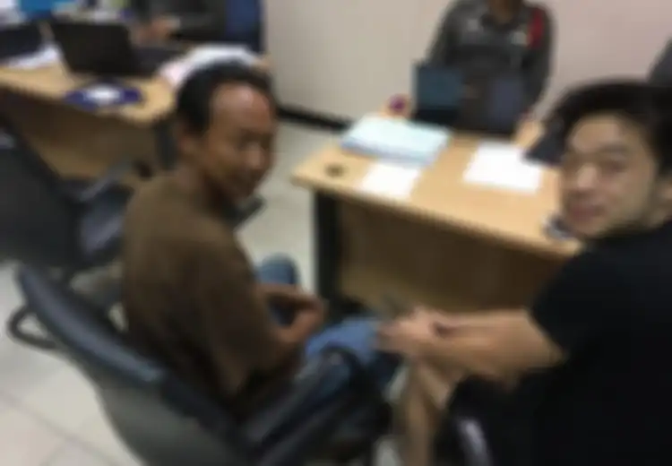 Kisah Gelandangan yang Dapatkan Ganjarannya Karena Temukan Dompet Penuh Uang, Kejadian Tak Terduga Ia Terima Saat Mengembalikannya