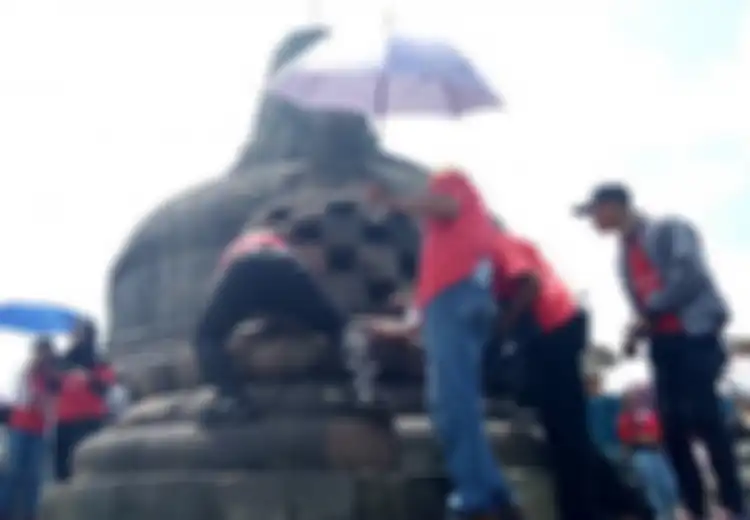 Ingat! Jangan Pernah Lagi Nekat Merogohkan Tangan ke Dalam Stupa Candi Borobudur, Akibatnya Sungguh Buruk