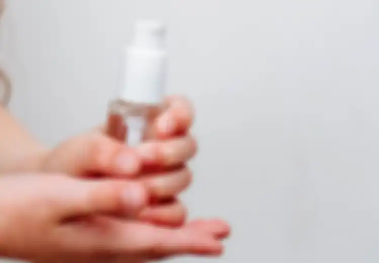 Membawa Hand Sanitizer saat Keluar Rumah Memang Baik, Tapi Jangan Sekali-kali Anda Menyimpannya di Tempat Ini