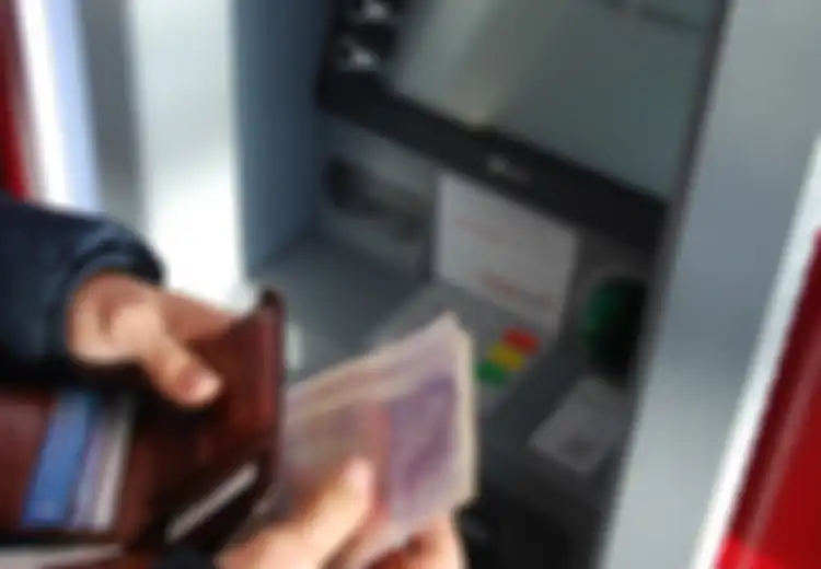 Kibuli Nasabahnya Sendiri Pegawai Bank BRI Garong Duit Tabungannya Sampai Rp2,1 Miliar, Tak Disangka Uang Sebanyak Itu Digunakan Untuk Judi Bola dan Selalu Kalah