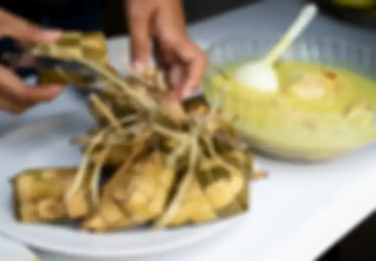 Mau Tahu Kenapa Opor Selalu Menjadi Temannya Ketupat Saat Lebaran? Ini Dia Kisah Asal-usulnya