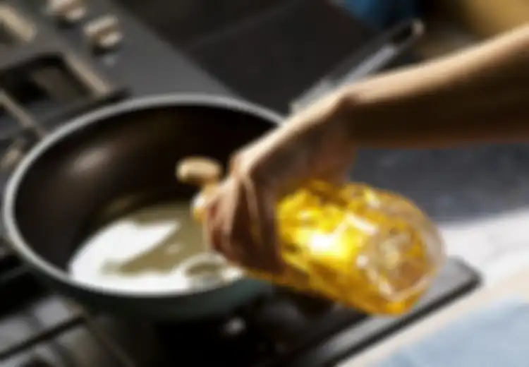 Tips Rahasia Minyak Goreng Tidak Cepat Hitam dan Tetap Jernih Walau Dipakai Berkali-kali, Yuk Coba!