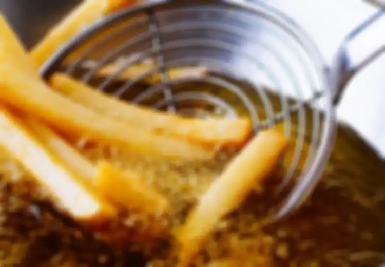 Memang Tak Baik untuk Kesehatan Tapi Jangan Dibuang, Minyak Jelantah Ternyata Berguna untuk Mengatasi Berbagai Masalah Sulit di Dapur Ini