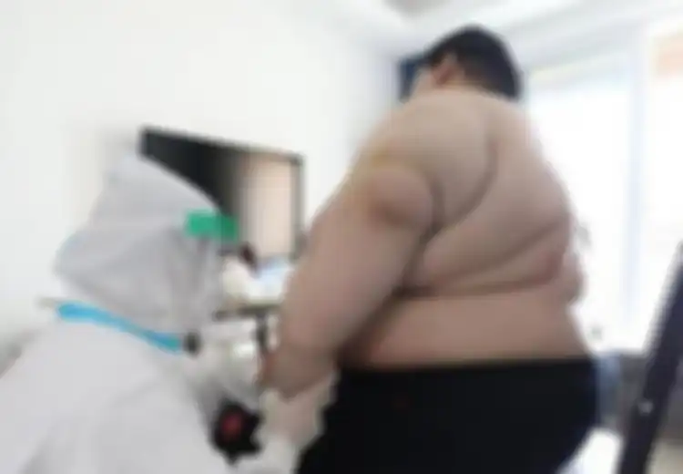 Kondisinya Sampai Kritis, Berat Badan Pria Ini Bertambah 101 Kg selama Lockdown, Meski Penguncian Telah Dibuka Dia Tak Bisa Kemana-mana Malah Jadi Manusia Terberat di Seluruh Kota
