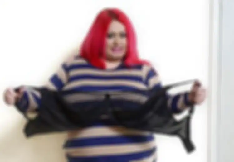 Gara-Gara Punya Payudara Seberat 30 Kg , Wanita Ini Nyaris Membunuh Pasangannya Saat Berhubungan Badan, Lehernya Tercekik Payudara Super Besar Itu, Kisah Cintanya Pun Berahir Memilukan