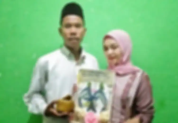 Viral Karena Mas Kawinnya Sandal Jepit dan Air, Pasangan Pengantin Ini Harus Mendapat Pil Pahit, Dapat Bullyian dari Netizen, 'Hanya Cari Sensasi Saja!'