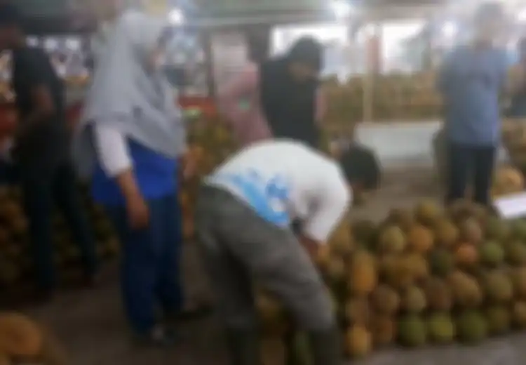 Kedoknya Penjual Durian, Tak Disangka Orang Ini Adalah Anggota Kopassus dengan Jabatan Bukan Kaleng-kaleng, Menyusup ke Wilayah Berbahaya Demi Misi Ini