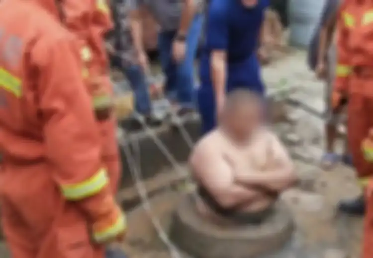 Berkat Miliki Bobot 120 Kg, Pria Ini Selamat dari Maut, Perut Besarnya Membuatnya Tersangkut di Bibir Sumur