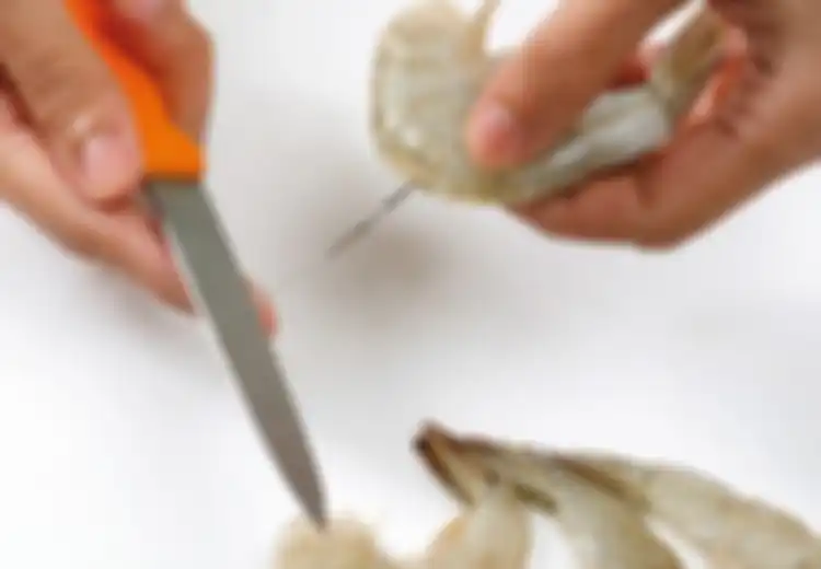 Benarkah ‘Benang Hitam’ di Punggung Udang Harus Dibuang Karena Bisa Sebabkan Penyakit? Begini Penjelasannya! Jangan Kaget Ya…