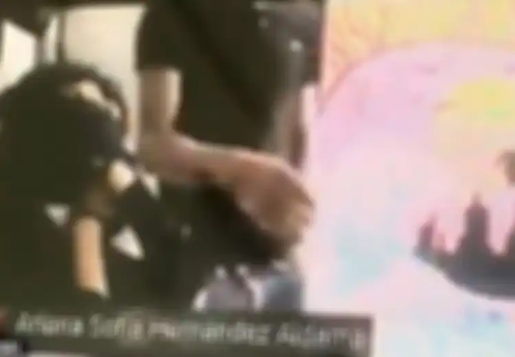 Sedang Belajar via Zoom, Tiba-tiba Gadis Ini Diikat dan Mulutnya Disumpal oleh Perampok di Hadapan Teman Sekelasnya