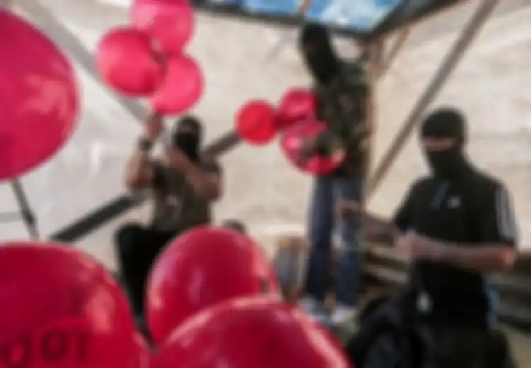 Picu 400 Titik Kebakaran Hingga Negara Zionis Murka dan Hujani Gaza dengan Bom, Ternyata Ini yang Diangkut Balon-balon Hamas, Serem Sih!