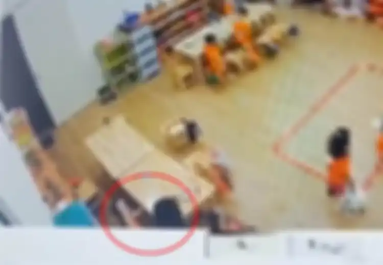 Anaknya Ditinggalkan di Sekolah TK, Dikira Aman-aman Saja Sang Ibu Syok Bukan Main Setelah Lihat CCTV  Tahu Gurunya Malakukan Hal Tak Terduga Ini Pada Murid-Muridnya