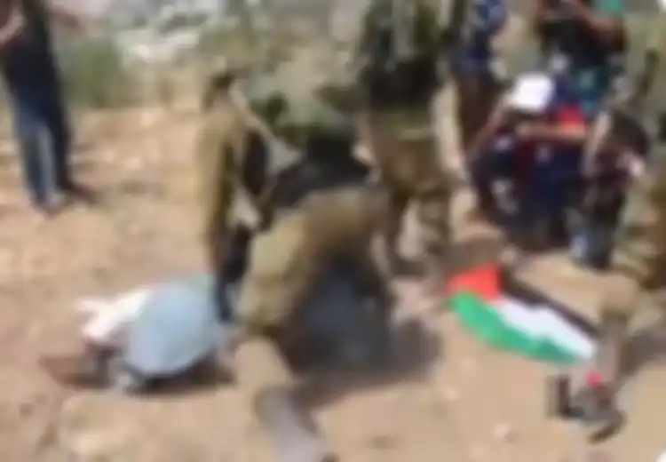 Video Tunjukkan Tentara Israel Lakukan Tindakan Brutal terhadap Warga Palestina Pengunjuk Rasa Sengketa Lahan, Jepit Leher Pria Tua ke Tanah hingga Tak Berdaya