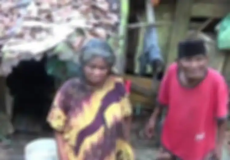 'Kalau Hujan Bocor, Kami Pindah ke Kandang Ayam', Beginilah Kisah Suami Istri Lansia yang Tinggal di Bekas Kandang Ayam Penuh Sampah Selama 17 Tahun