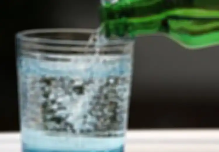 Tampaknya Memang Aneh, Coba Saja Cuci Muka Menggunakan Air Soda dan Lihat Perubahannya, Pasti Bikin Pangling