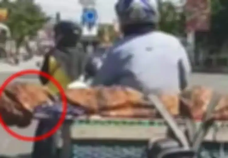 Kendarai Motor dengan Bronjong, Pria Boyolali Ini Nekat Angkut Mayat Ibunya Seorang Diri Untuk Dimakamkan, Gempar Dikira Pemakamannya Ditolak Warga, Ternyata Ini Faktanya