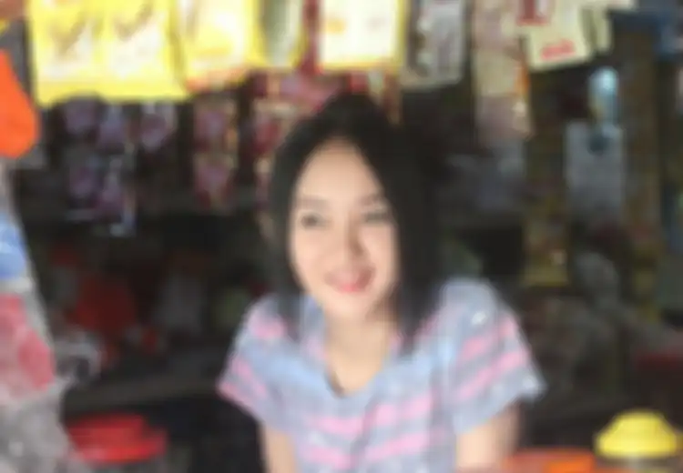 ‘Kenapa Harus Malu, Karena Warung Ini Saya Bisa Kuliah’ Kisah Gadis Berparas Cantik Penjaga Warung Kopi yang Viral Karena Wajahnya Mirip Selebgram