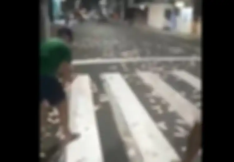 Hujan Uang hingga Berserakan di Jalanan Brasil, Warga Pun Memungutinya, Apa yang Sebenarnya Terjadi?